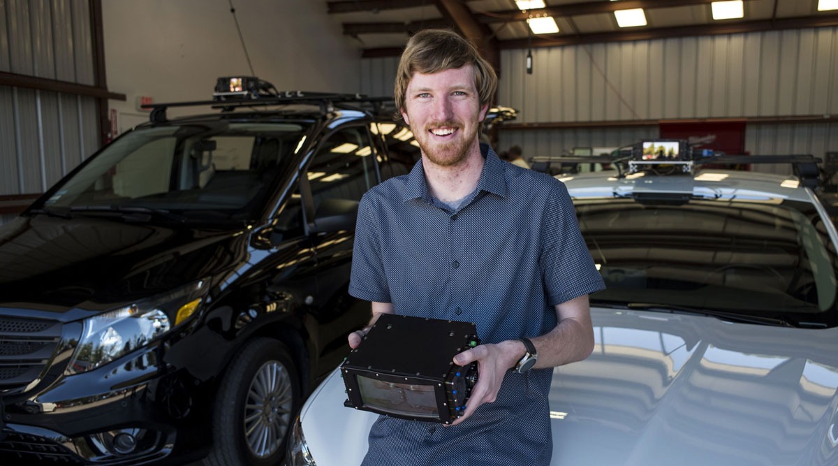 Bỏ học Stanford sau 3 tháng, chàng trai 26 tuổi trở thành tỷ phú nhờ kỹ thuật được cho là 'tương lai của ngành ô tô tự lái'